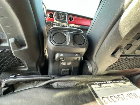 Used 2021 Jeep Gladiator Rubicon w/ LED Lighting Group AWD/4WD image 16
