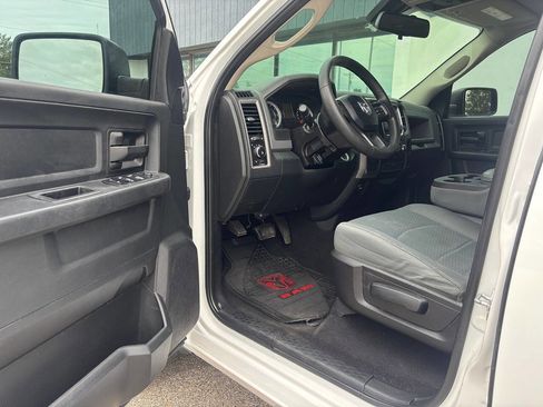 Used 2016 RAM 1500 Express RWD image 17