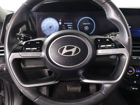 Certified 2025 Hyundai Elantra Limited FWD image 3