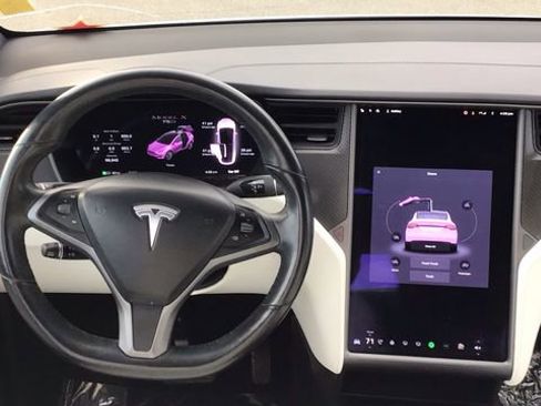 Used 2018 Tesla Model X 75D image 18