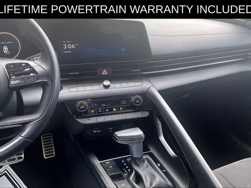 Used 2025 Hyundai Elantra SEL FWD image 8
