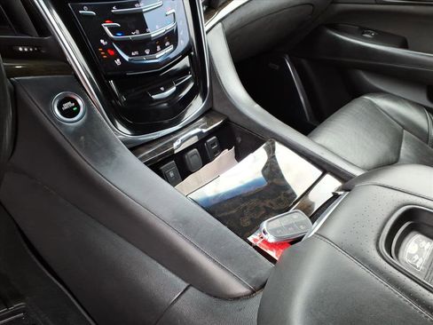 Used 2016 Cadillac Escalade Platinum image 22