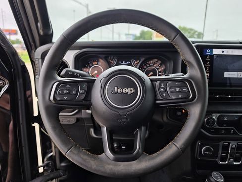 Used 2024 Jeep Wrangler Unlimited Sport AWD/4WD image 19