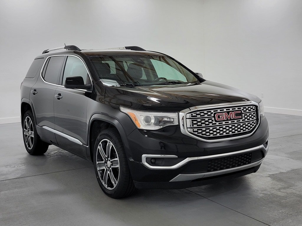 Used 2018 GMC Acadia Denali w/ Technology Package FWD image 2