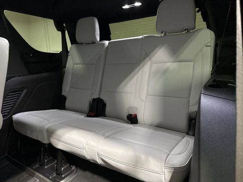 Used 2025 Chevrolet Tahoe Premier AWD/4WD image 25