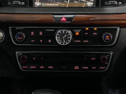 Used 2018 Kia Cadenza Technology image 26