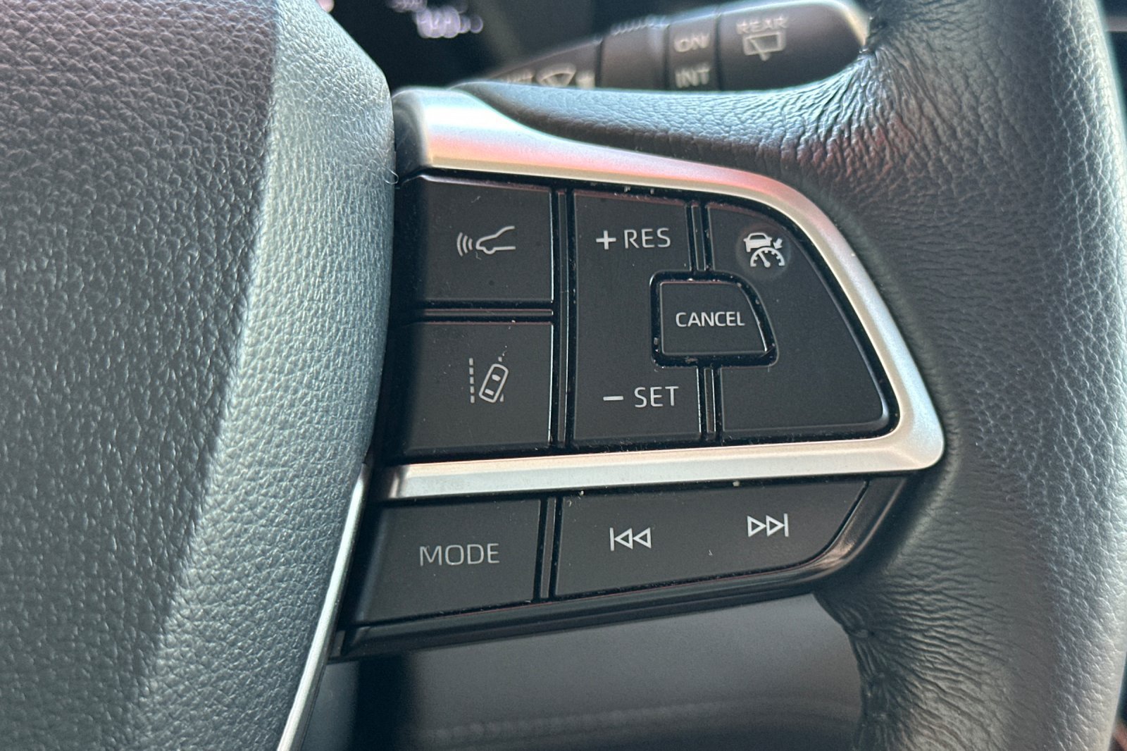 Certified 2024 Toyota Sienna XLE FWD image 29
