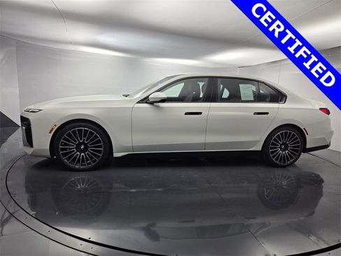 Certified 2025 BMW 760i xDrive image 9