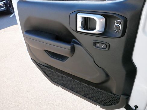 Used 2024 Jeep Wrangler Unlimited Rubicon image 27