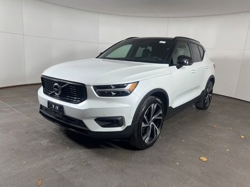 Used 2022 Volvo XC40 T5 R-Design w/ Advanced Package image 3