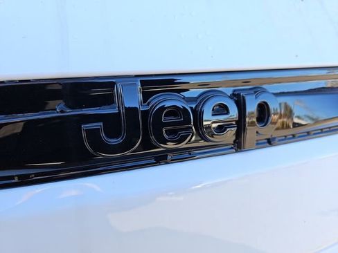 New 2025 Jeep Grand Cherokee Altitude image 26