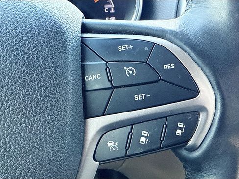 Used 2018 Jeep Grand Cherokee Limited image 37