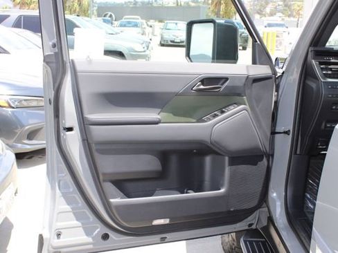 Certified 2025 Lexus GX 550 w/ Accessory Package (32) AWD/4WD image 11