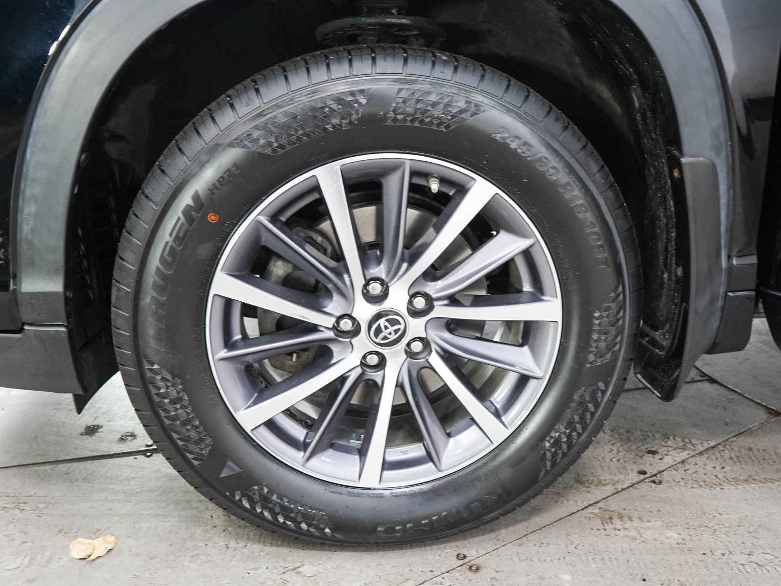 Used 2017 Toyota Highlander XLE AWD/4WD image 30