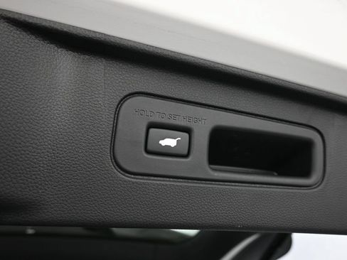 Used 2025 Honda Pilot Elite image 34