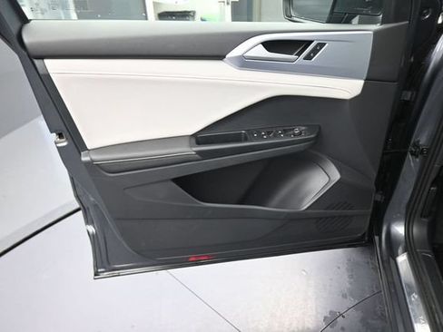 Used 2026 Volkswagen Taos SE FWD image 20