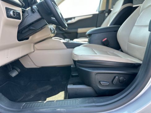 Used 2020 Ford Escape SEL image 17