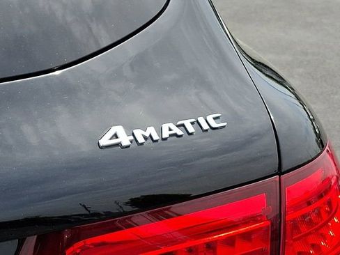 Used 2018 Mercedes-Benz GLC 300 4MATIC image 32