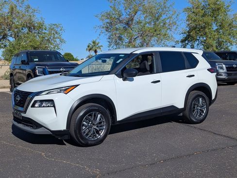 Certified 2023 Nissan Rogue S image 2