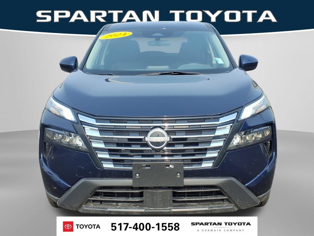 Used 2024 Nissan Rogue SV AWD/4WD image 3