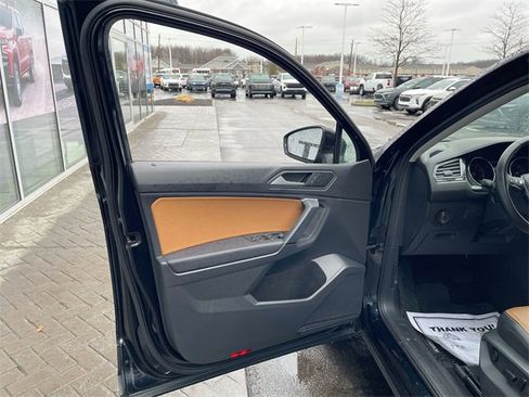 Used 2019 Volkswagen Tiguan SE w/ Panoramic Sunroof Package image 22