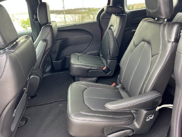 New 2026 Chrysler Pacifica Select FWD image 38