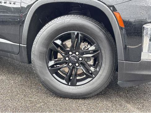 Used 2023 Chevrolet Traverse LT FWD image 4