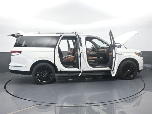 Used 2023 Lincoln Navigator L Reserve w/ Monochromatic Package image 88