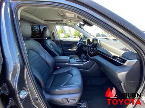 Used 2023 Toyota Highlander XLE AWD/4WD image 14