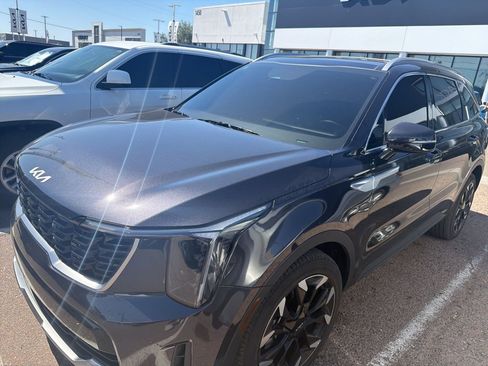 Used 2025 Kia Sorento EX w/ Panoramic Sunroof Package FWD image 6