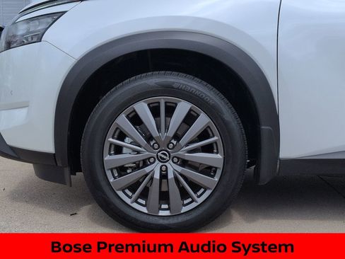 Certified 2025 Nissan Pathfinder SL w/ SL Premium Package AWD/4WD image 13