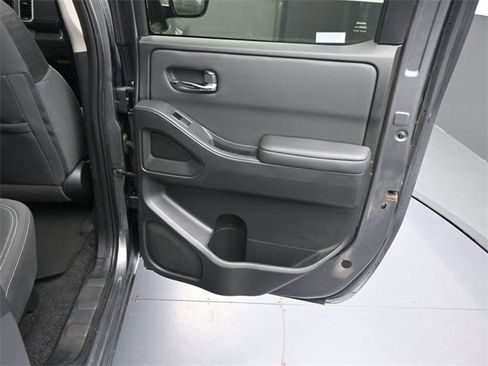 Used 2024 Nissan Frontier SV image 13