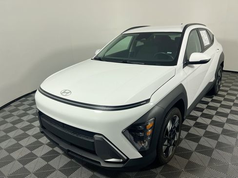 Used 2024 Hyundai Kona SEL FWD image 7