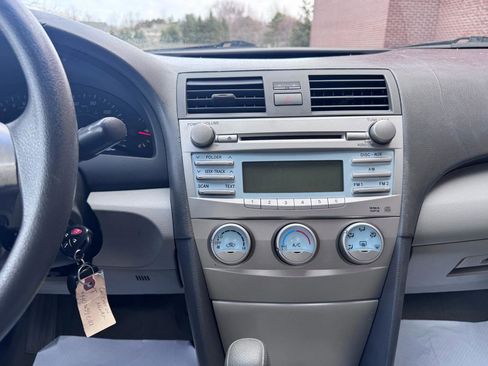 Used 2009 Toyota Camry image 25