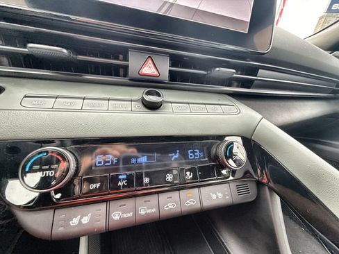 Used 2025 Hyundai Elantra Limited FWD image 19