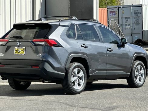 Used 2022 Toyota RAV4 XLE image 5