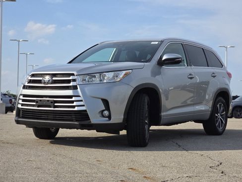 Used 2018 Toyota Highlander XLE FWD image 14