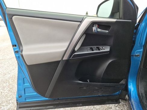 Used 2018 Toyota RAV4 XLE image 13