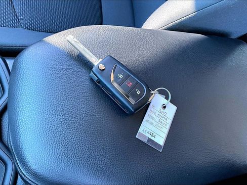 Used 2019 Toyota RAV4 LE image 11