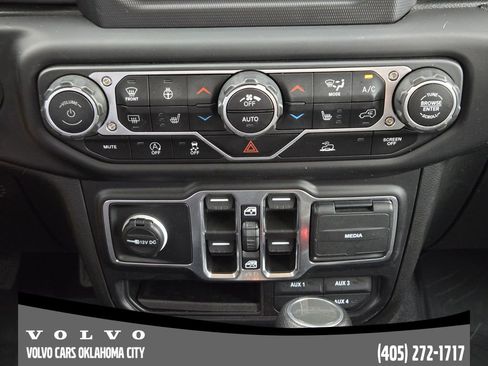 Used 2023 Jeep Gladiator Sport AWD/4WD image 15
