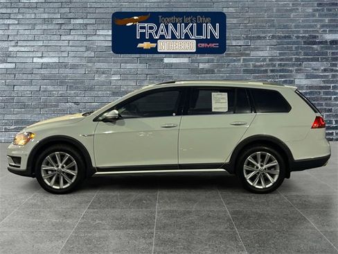 Used 2017 Volkswagen Golf Alltrack SE image 2