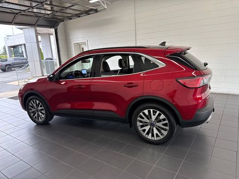 Used 2020 Ford Escape Titanium w/ Titanium Premium Package 2.0 AWD/4WD image 5