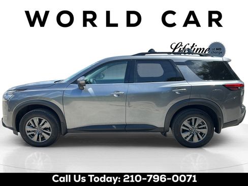 Used 2025 Nissan Pathfinder SV w/ SV Premium Package FWD image 6