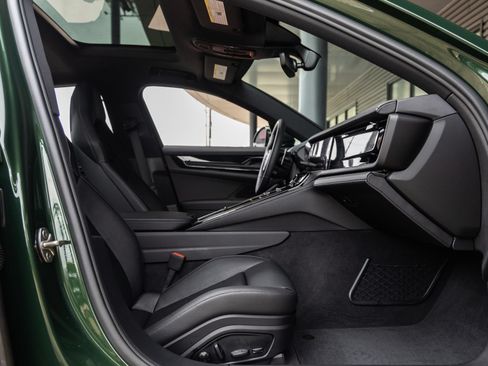Used 2025 Porsche Panamera image 44