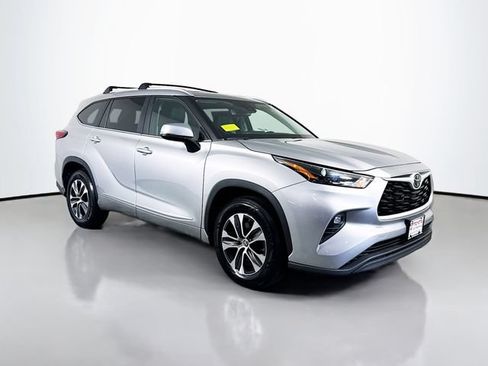 Used 2023 Toyota Highlander XLE FWD image 10