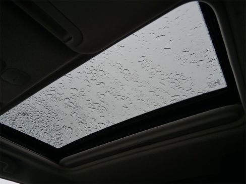 Used 2015 Nissan Juke SV w/ Technology Package image 30