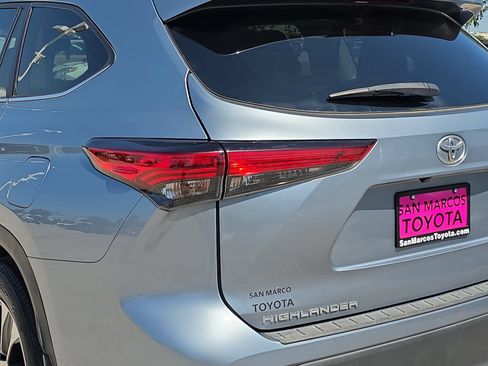 Used 2023 Toyota Highlander XLE FWD image 29