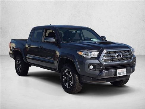 Used 2017 Toyota Tacoma TRD Sport RWD image 3