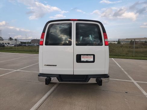 Used 2024 Chevrolet Express 2500 w/ Driver Convenience Package image 6
