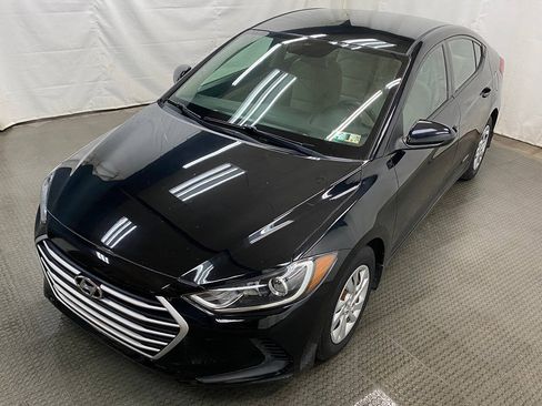 Used 2018 Hyundai Elantra SE w/ Winter Weather Package FWD image 5
